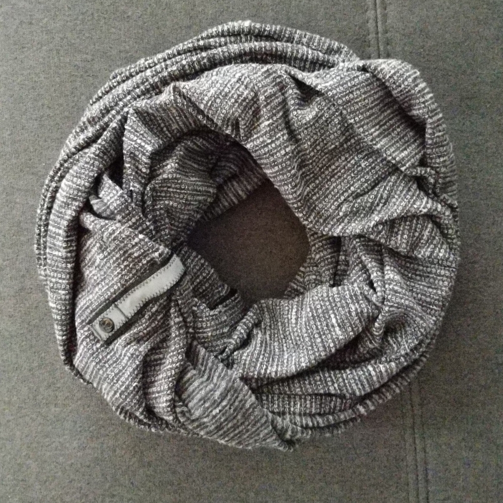 Lululemon Vinyasa Scarf - Convertible Infinity Scarf